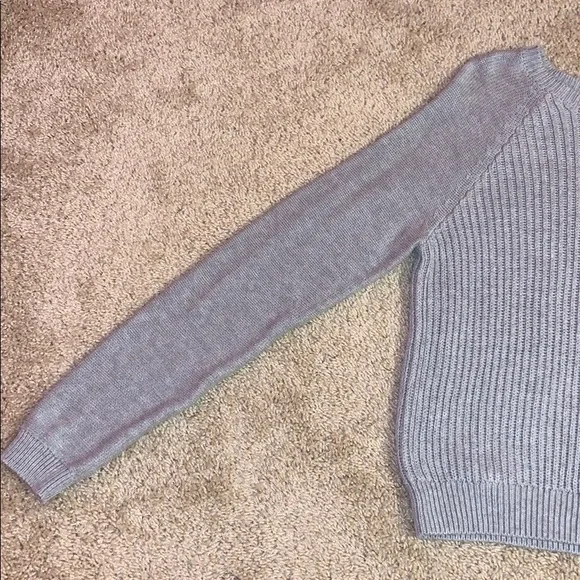 Women’s Aéropostale Light Gray Knit Cropped Sweater - Picture 4 of 7